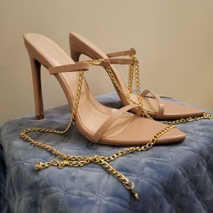 BRAND NEW Pretty Little Thing Heels